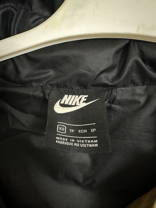 Geaca de puf Nike Gold