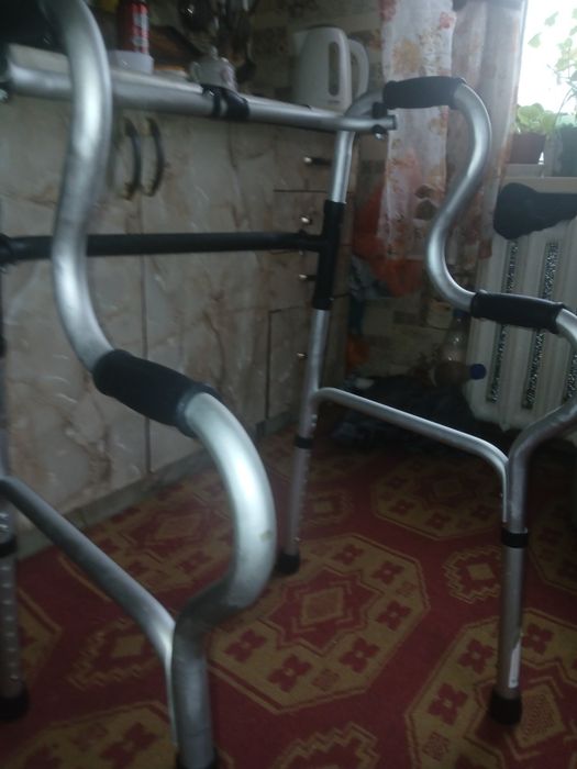 Продам ходунки новые