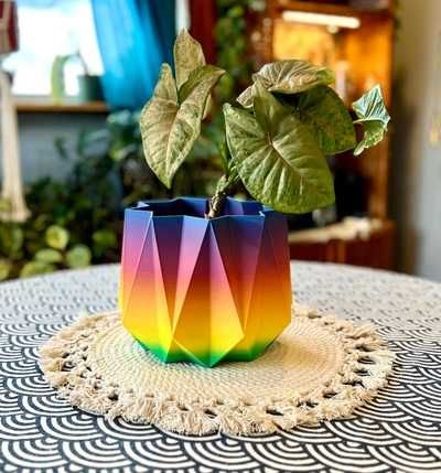 Кашпи и вази за градина и дом!