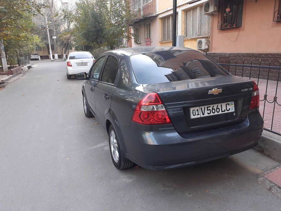 Nexia 3 A/T sotiladi