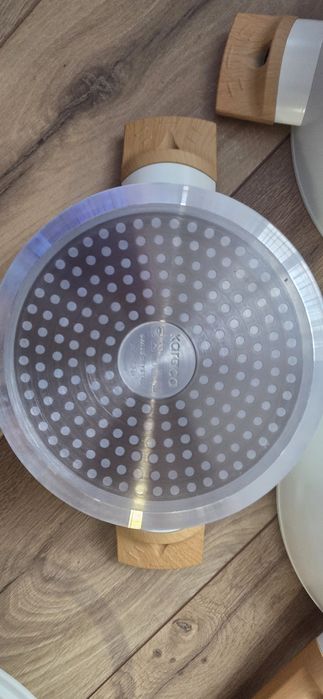 Тенджери Karaca и тиган