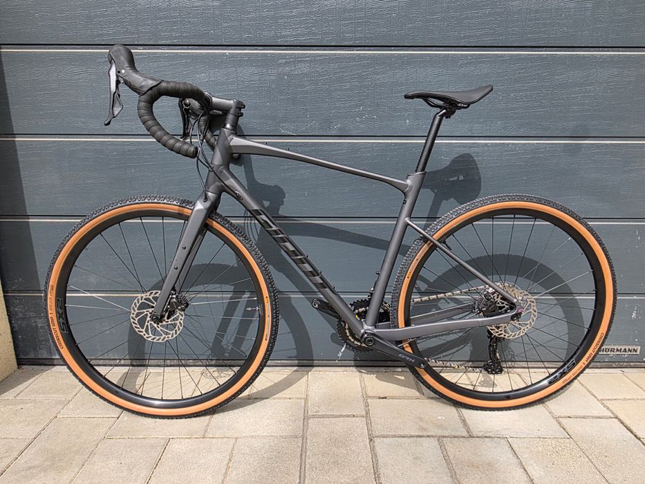 Bicicleta Gravel Giant Revolt