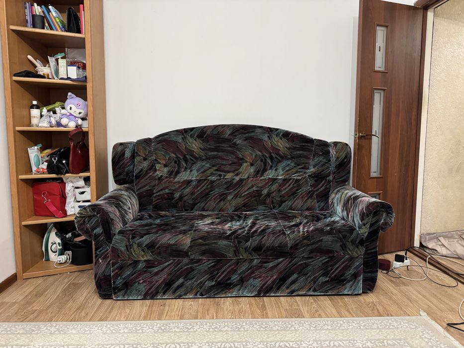 Отдам даром диван для гостиной