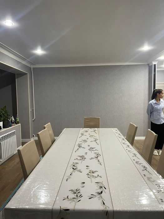 Продается стол со стульями в очень хорошем состоянии