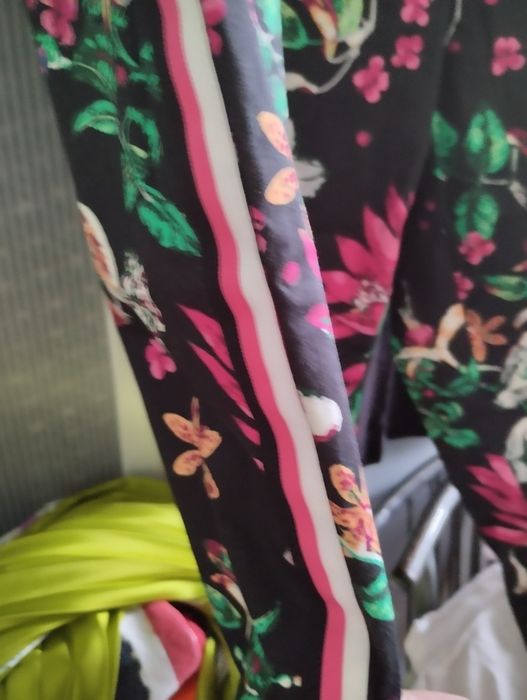 Дамски панталон ,нов с етикет.