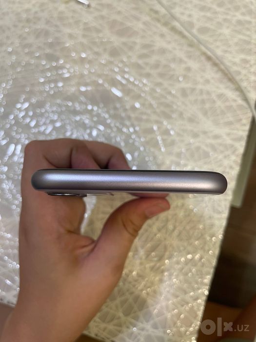iPhone 11 — 128 GB
