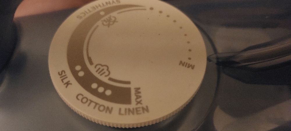 Продавам чисто нова, неизползвана ютия на Philips