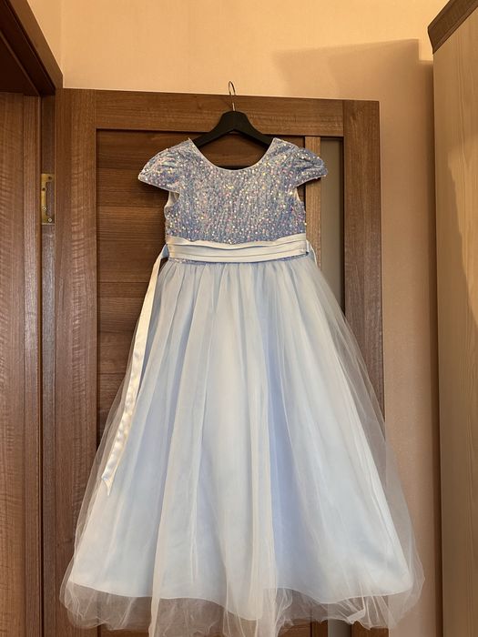 Нарядное платье для девочки 146-152