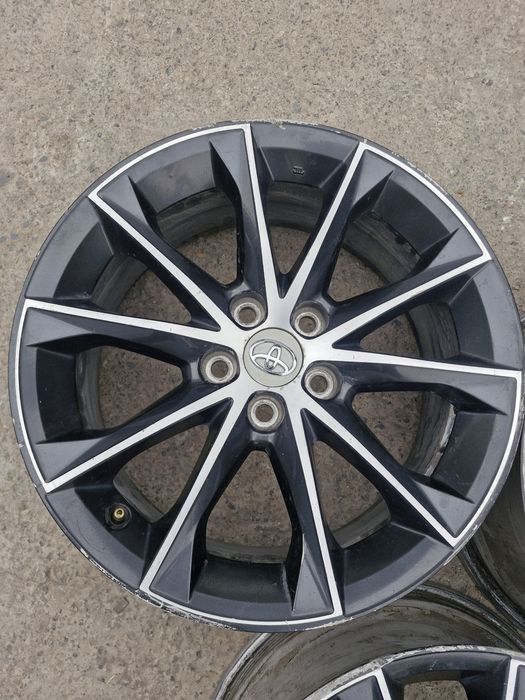На Тойоты Камри R18 и Лексус