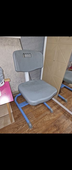 Продам парту со стулом для школьника