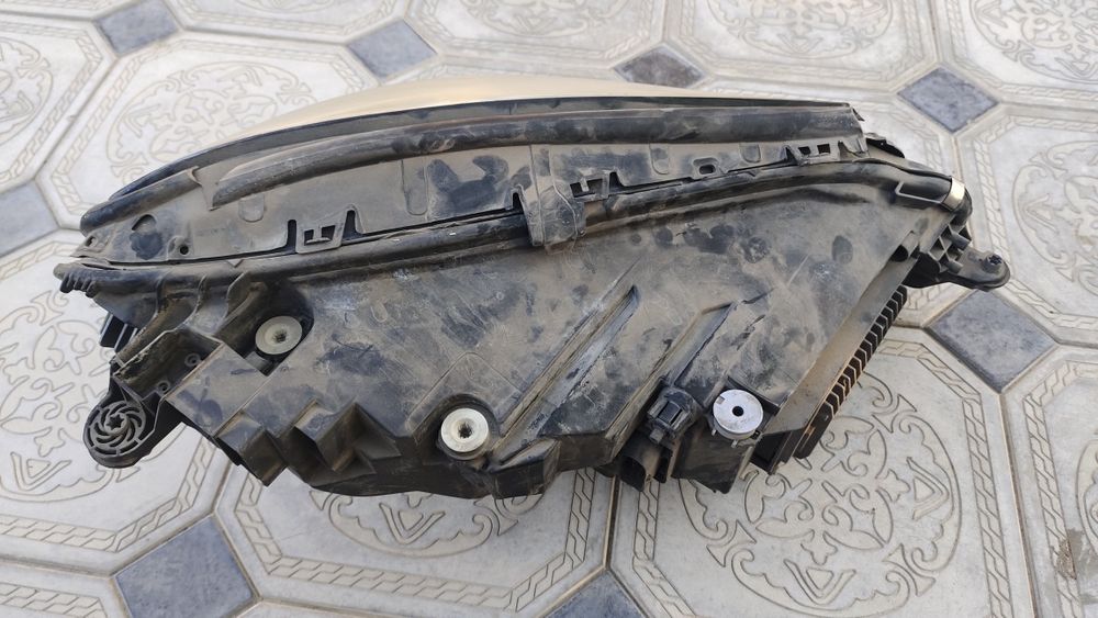 W222R фара левый