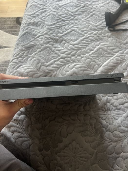 Playstation 4 slim