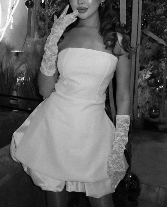 Белое вечернее платье