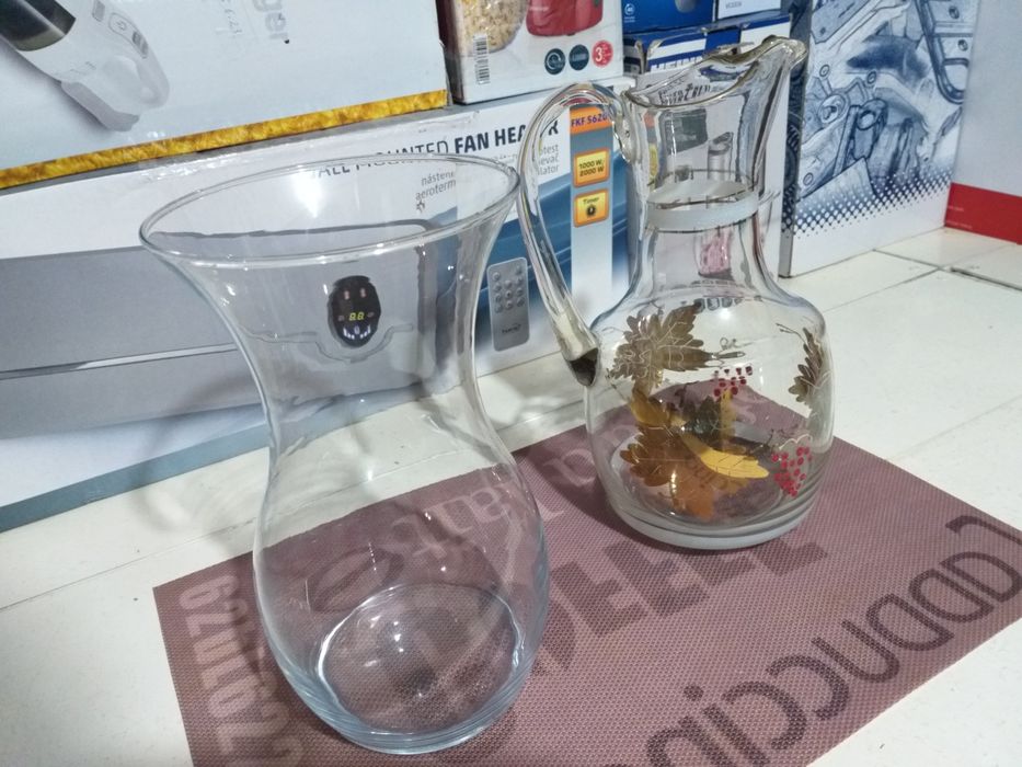 Vaze din sticla Cu Ornamente Florale