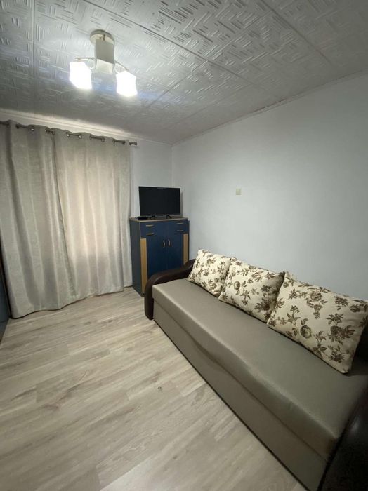 Apartament cu 3 camere de închiriat
