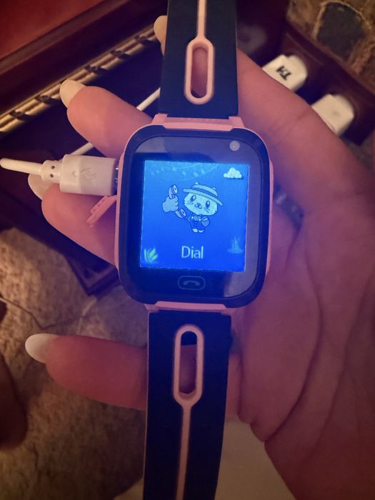 Часы детские . Со слотом для сим карты .