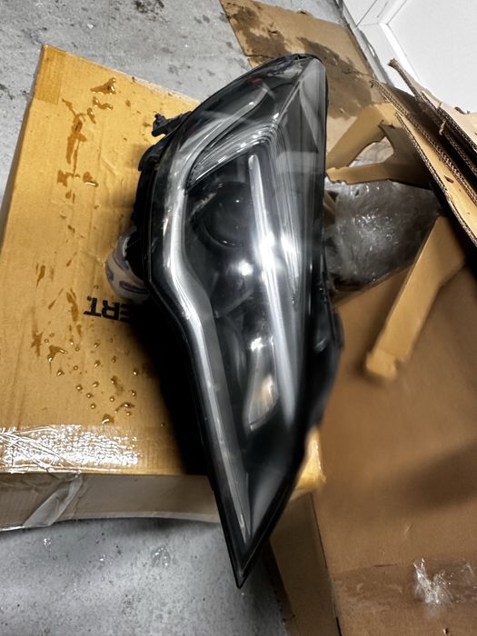 Far dreapta opel astra k..