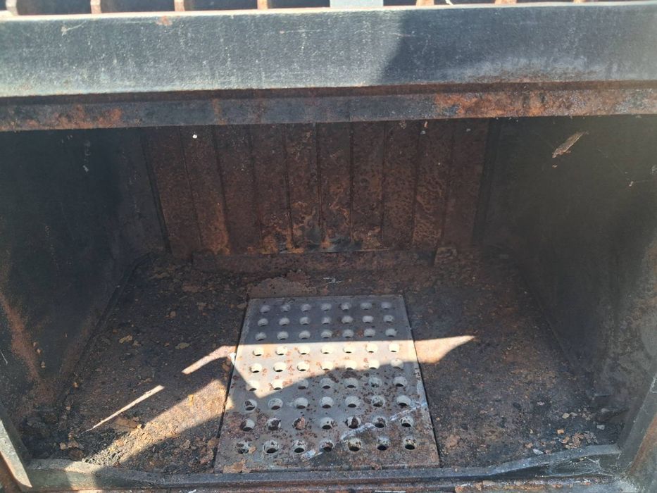 Чугунена камина на дърва