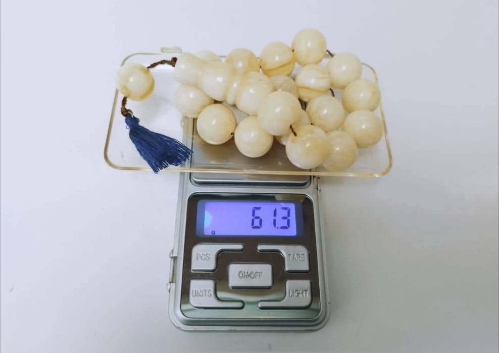 Vechi matanii rozariu din chihlimbar baltic alb butter amber natural, in stil maslina, rar