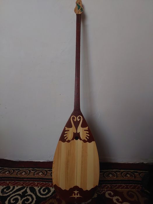 Домбыра срочно сатылады