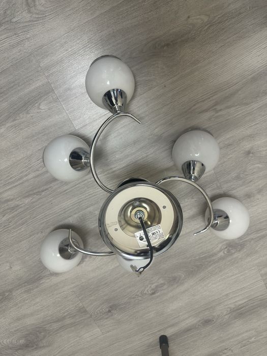 Люстра белая