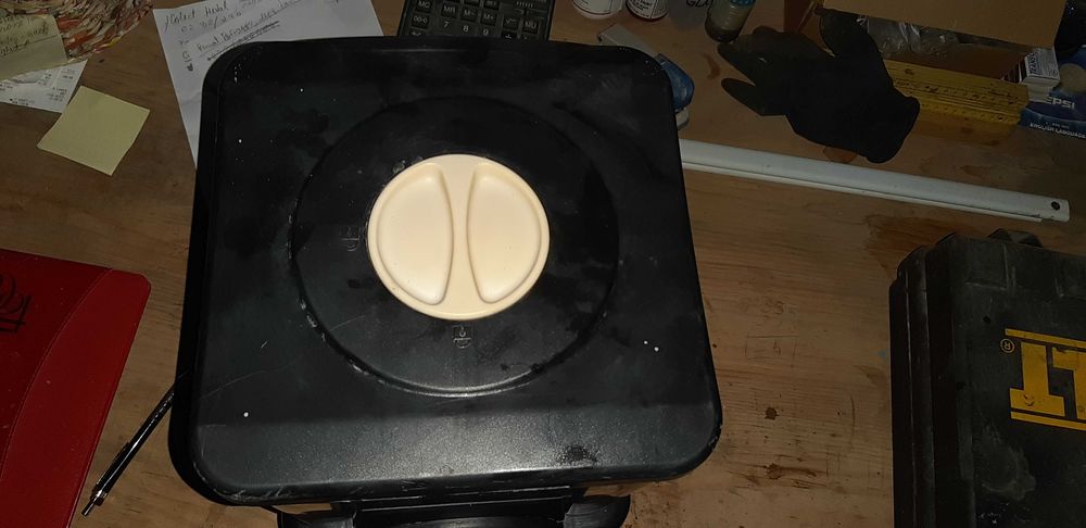 Distribuitoare automate hrana ciini sau pisici