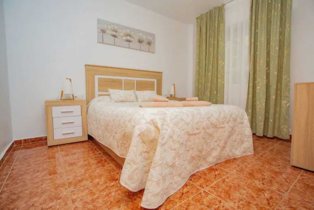 Дава се под наем Тристаен апартамент в София, Център - 80 кв.м за 509.49 € - Снимка #2