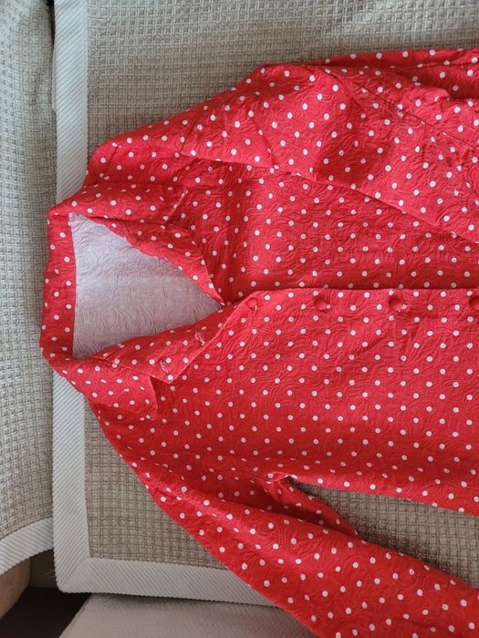 Красное платье в горошек