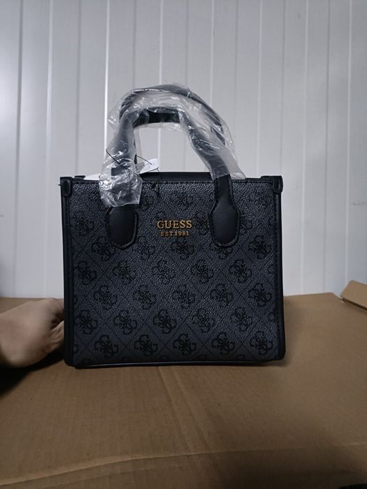 Модели дамски чанти на Dior,Karl ,Guess,Prada