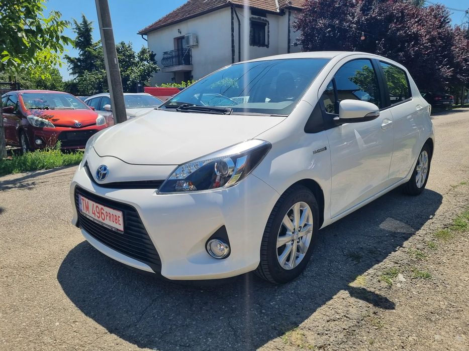 Toyota Yaris Toyota Yaris 1.5 benzina și Hybrid an 2012 cutie de viteze automata E5