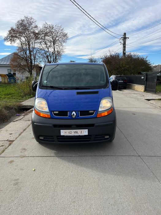 Vand Renault Trafic cu  6 locuri si duba modelu lung  AC