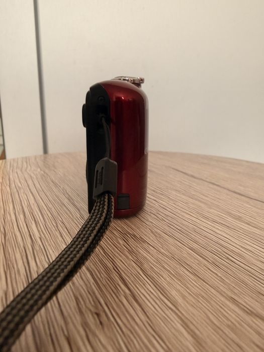 Nikon Coolpix със зарядно и карта памет