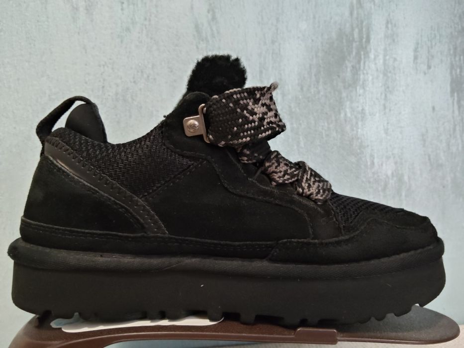 Vând UGG originali