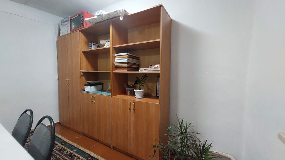 Шкаф, полкалы, киім ілуге