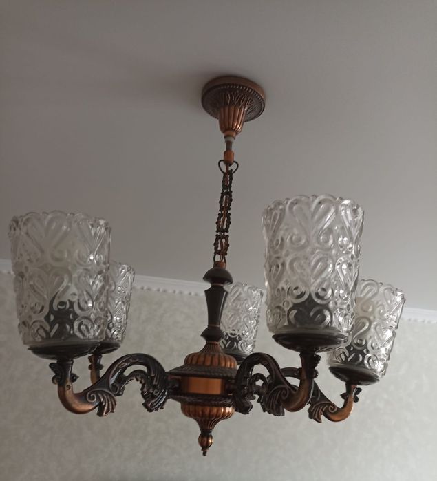 Продается люстра