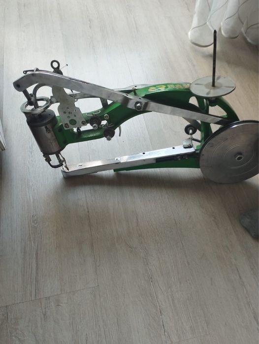 Швейная машинка для обуви и аппарат для изготовление ключей