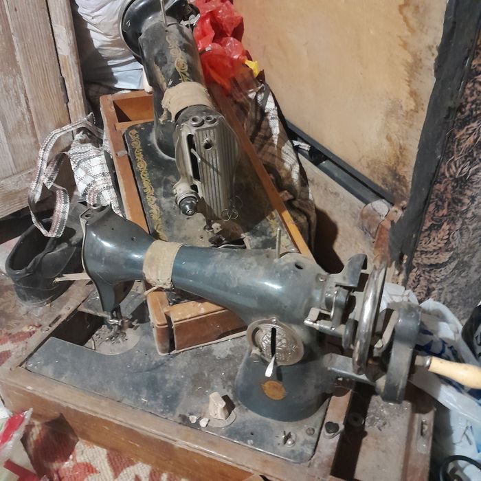 Швейная машина а