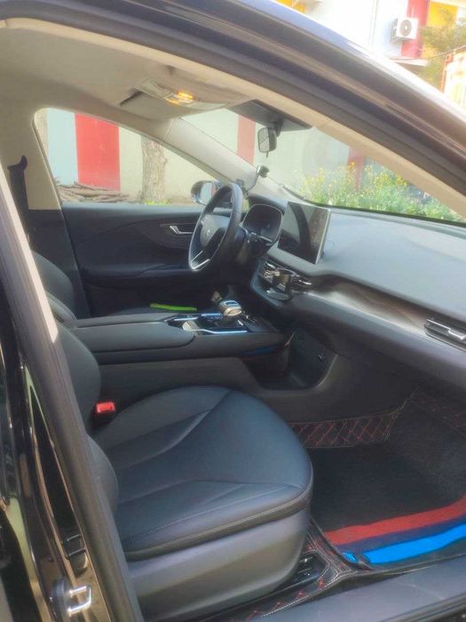 Электромобиль Hongqi H5