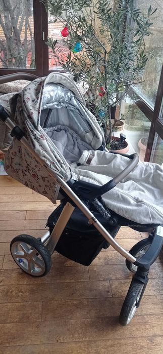 Много запазена Бебешка количка с два коша Espiro next
