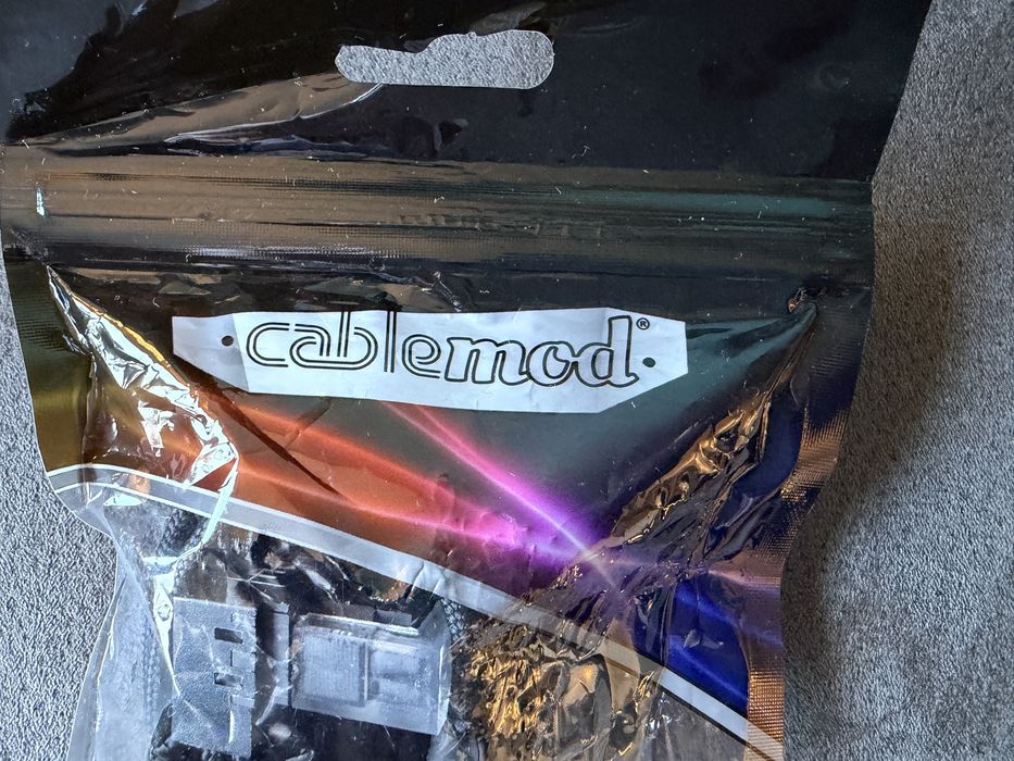 CableMod Pro ModFlex Sleeved 12V-2x6 12VHPWR 90° StealthSense VariantB