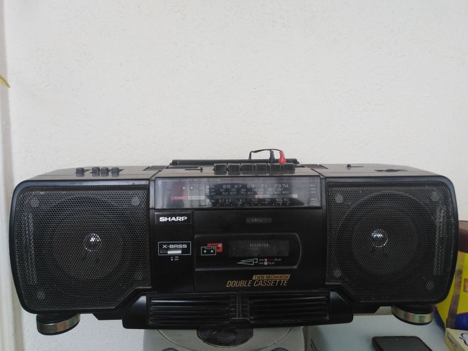 Магнитафон Шарп состаяни хорошо