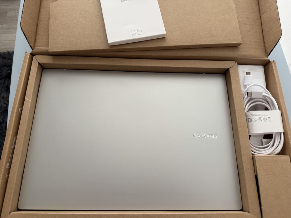 Laptop Samsung Galaxy Book 2 GO Nou Pret : 1450lei