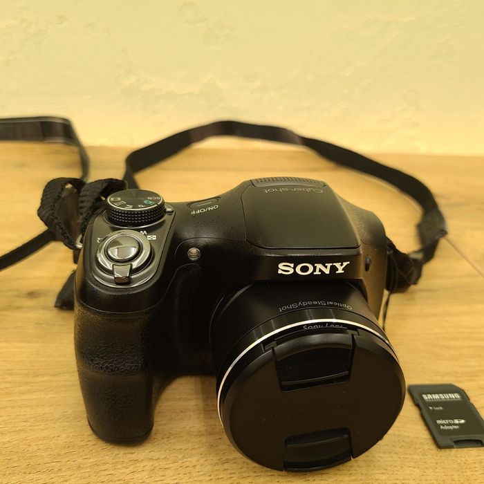 Продам фотоаппарат Sony cybershot DSC H-100
