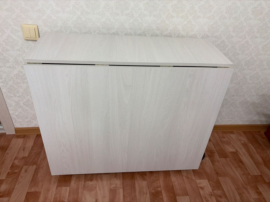 Продам стол книжку