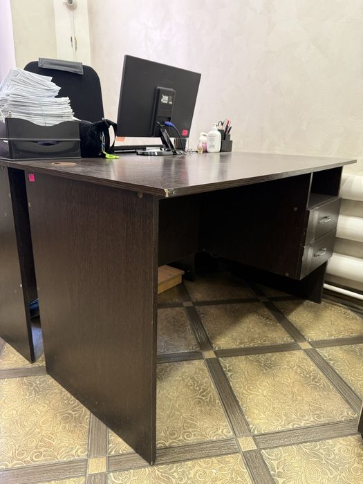 Продам офисный стол