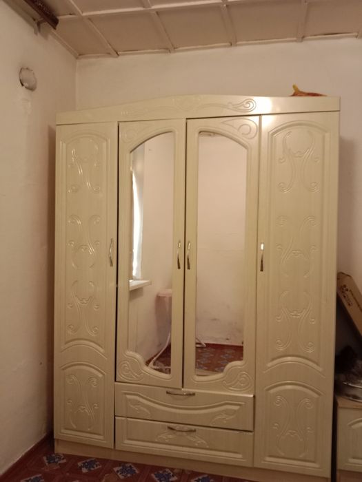 спальный гарнитур есть