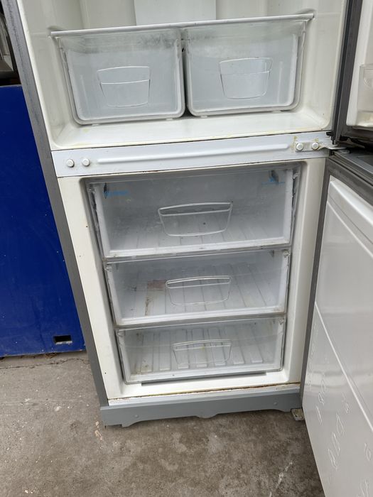 Холодильник 2х камерный