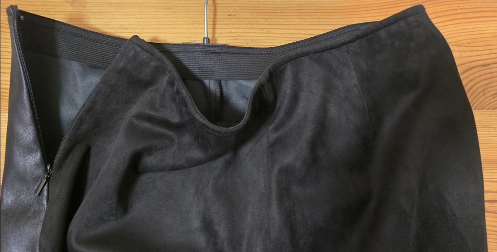 Дамски оригинален панталон кожен отпред, отзад велурен.  A| X ARMANI E