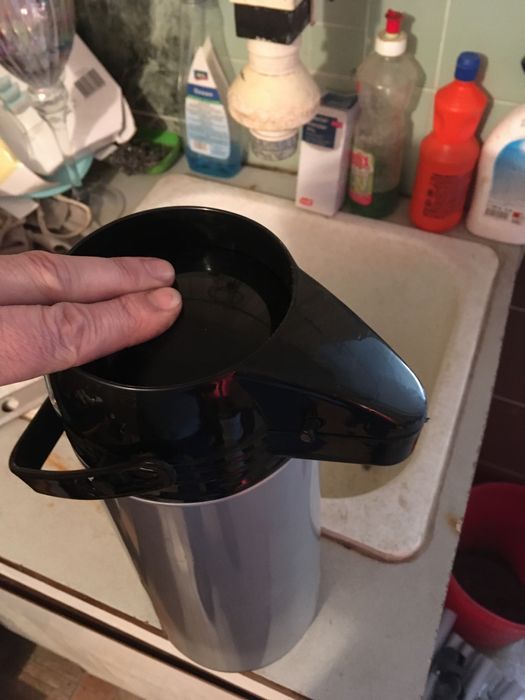 Термос с вградена помпа