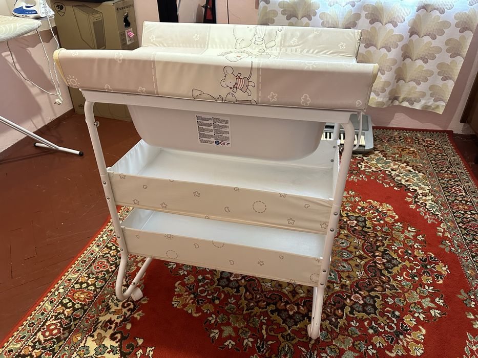 Маса за повиване с вана